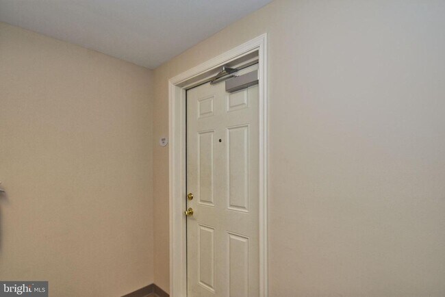Building Photo - 3940 Ashland Dr