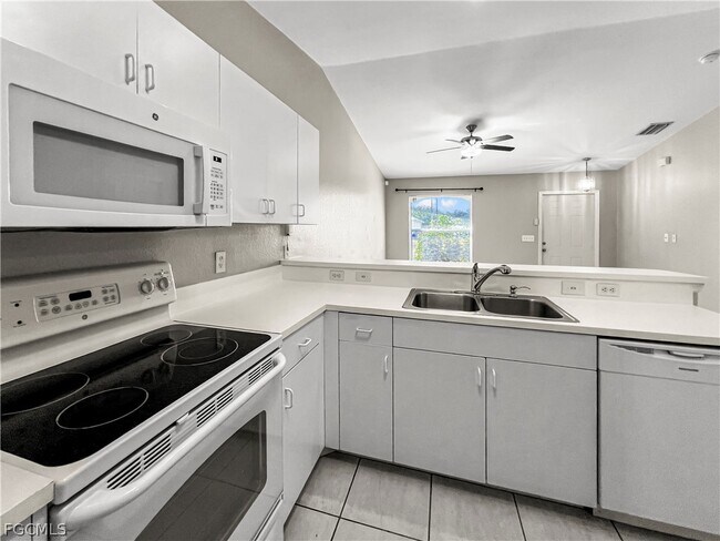 Building Photo - 1215 SE 8th Ave