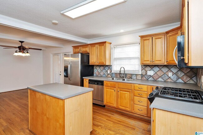 Building Photo - 1327 3rd Ave SW