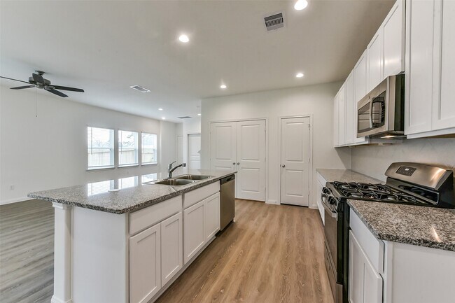 Building Photo - 3906 Sugardale St