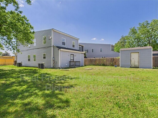 Building Photo - 1610 N 28th St