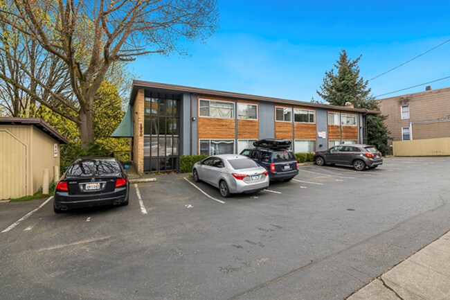 Building Photo - Charlemagne Apartments