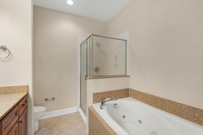 Building Photo - "Spacious 2-Bed Townhouse in Prime Fort Walton Beach Location"