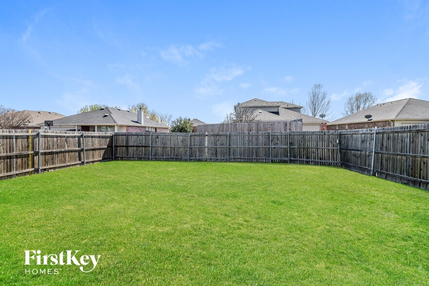 Building Photo - 609 Rosemary Dr