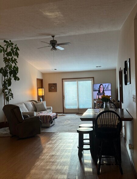 Building Photo - 407 Leffel Ct