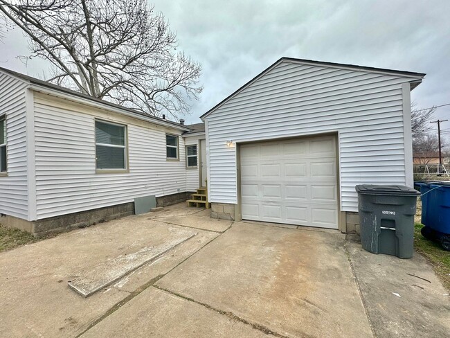 Building Photo - 3 Bedroom 1 bathroom home