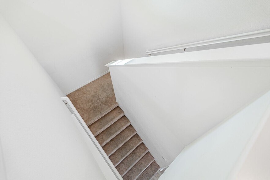 Building Photo - 32184 Rambling Ct