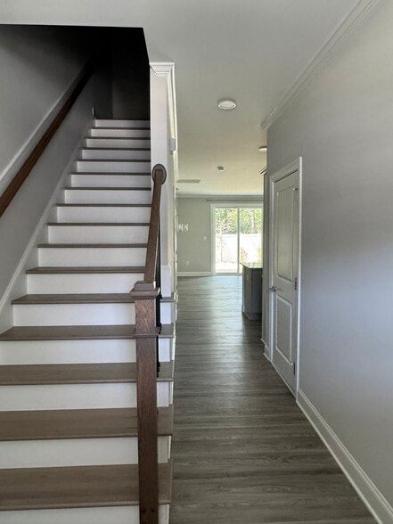 Entrance - 605 Marshskip Way