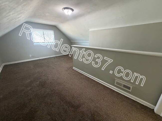 Building Photo - 3 Bed 1 Bath home in the desired Kettering area!