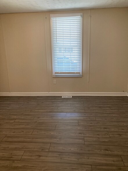 Building Photo - 904 Afton St