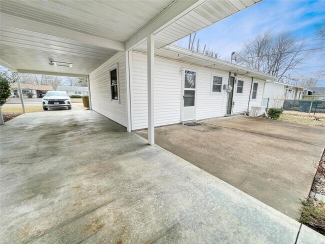Building Photo - 3907 Memorial Dr