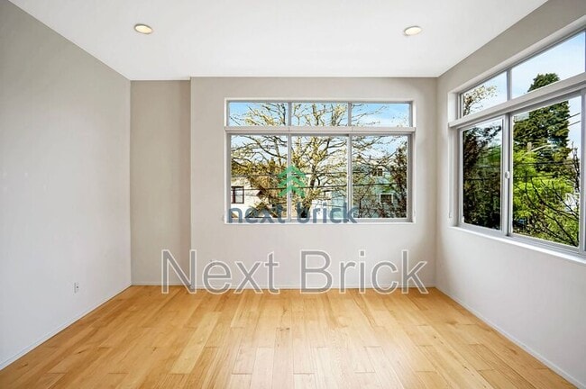 Building Photo - 122 22nd Ave