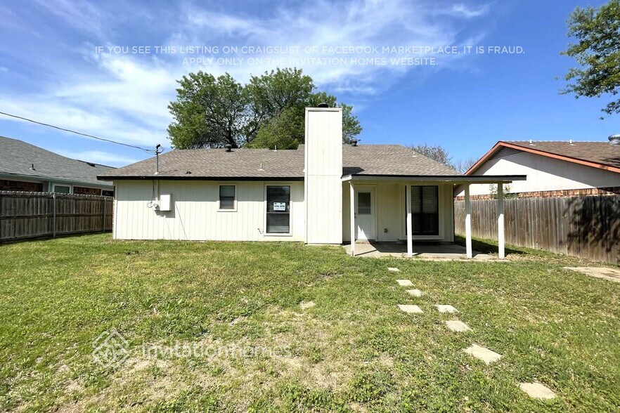 Building Photo - 410 Revolution Ln