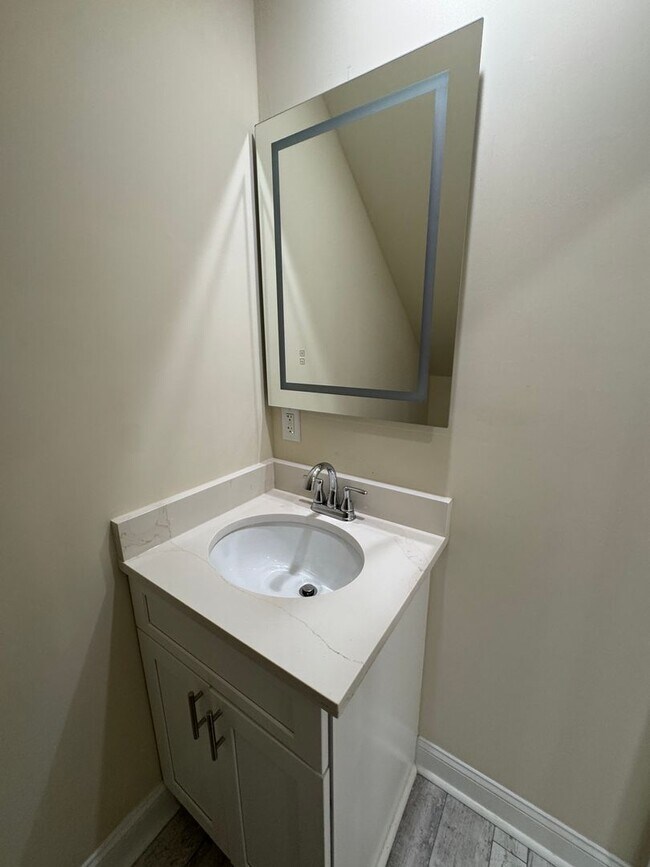 Building Photo - Be the first to live in this 3 bed/3.5 bath home across from Meharry Medical- great location with...