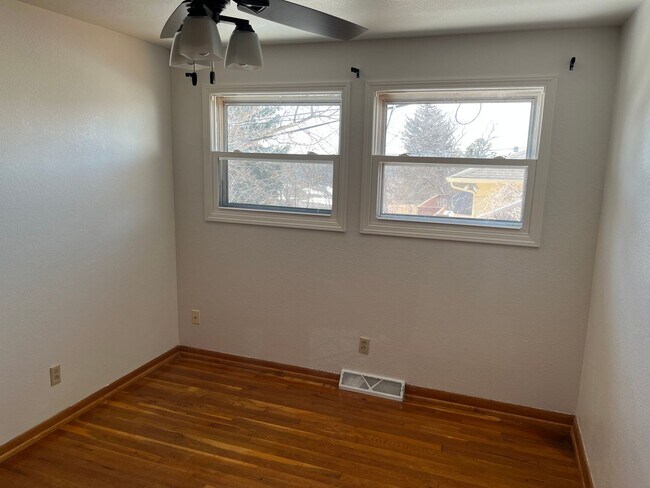 Building Photo - Private 4 bedroom and 2 bathroom home