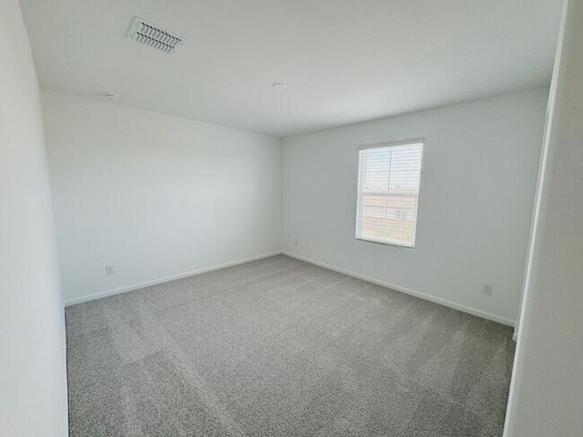 Building Photo - MOVE IN SPECIALS!! New 5-Bedroom Home in P...