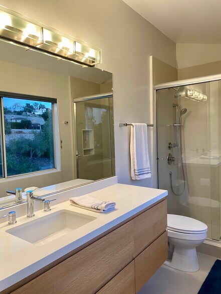Building Photo - 6481 Zuma View Pl