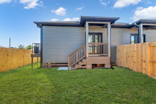 Building Photo - 4905 Paula St