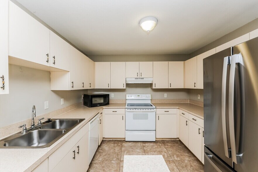 Building Photo - 10404 Summerview Cir