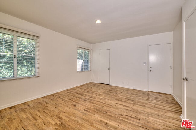 Building Photo - 221 S Carmelina Ave