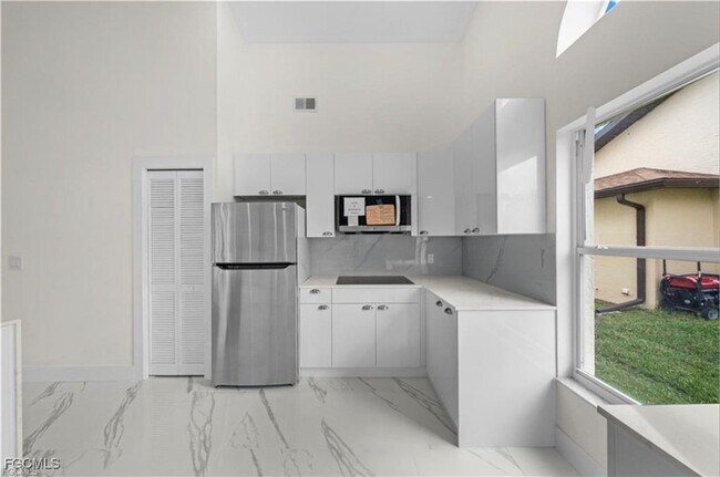 Building Photo - 3282 Sabal Springs Blvd