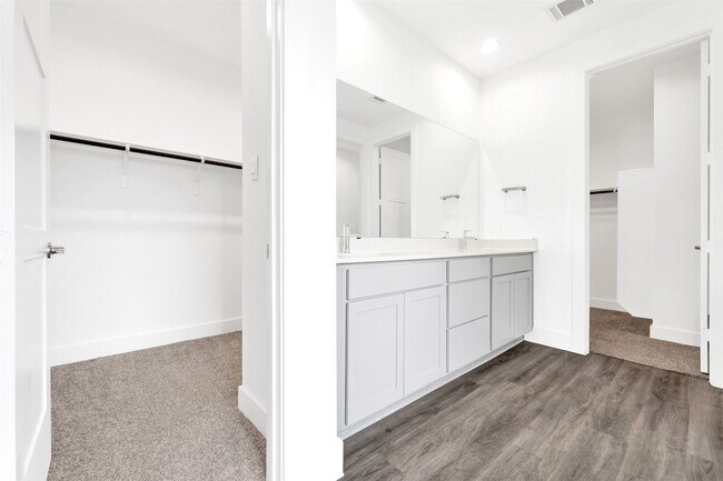 Building Photo - 153 Aurora Spgs Dr