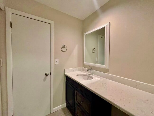 Building Photo - 781 Spinnaker Ct