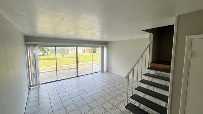 Building Photo - "Second Month of Rent FREE" Charming 2 Bed...