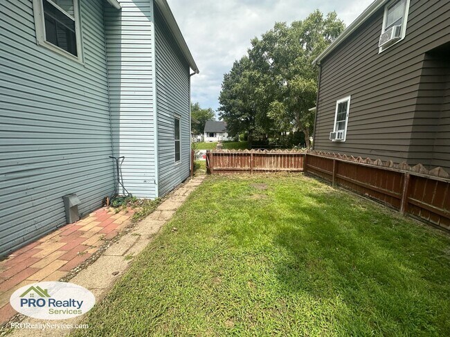 Building Photo - 2 Bedroom Home with an Office/Den Space