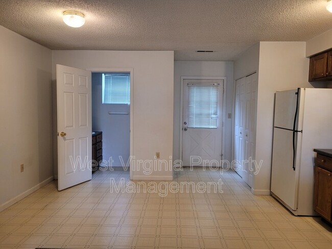 Building Photo - 3751 Summerlee Rd