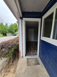 Building Photo - 4820 Oak Ave