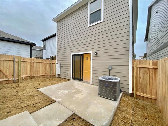 Building Photo - 1701 Yaupon Grove Ln