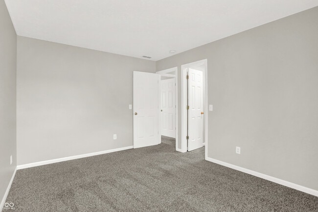 Building Photo - 5761 Cantigny Way S