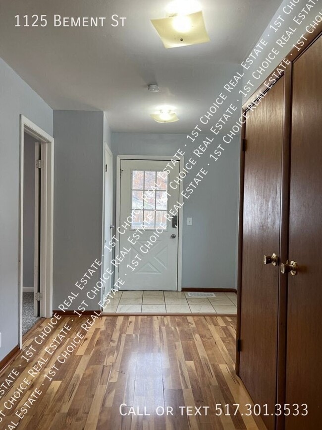 Building Photo - 1125 Bement St
