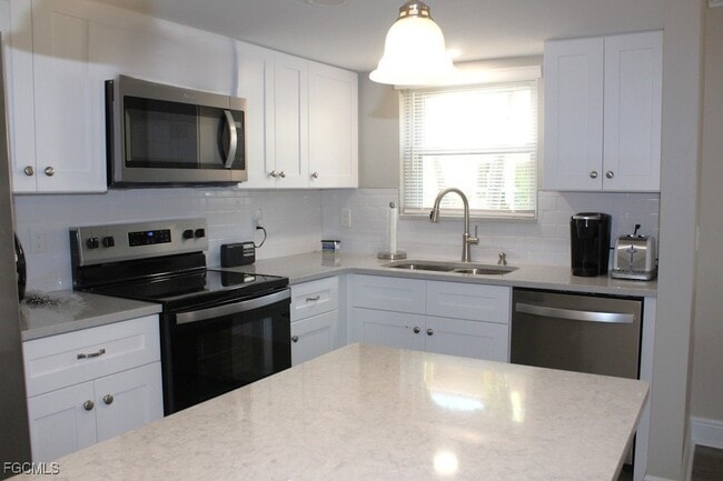 Building Photo - 16881 Davis Rd