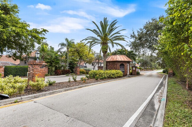 Building Photo - ** COURTYARDS AT QUAIL WOODS ** 2 BED + DEN / 2 BATH - TOWNHOME - NORTH NAPLES - ANNUAL RENTAL