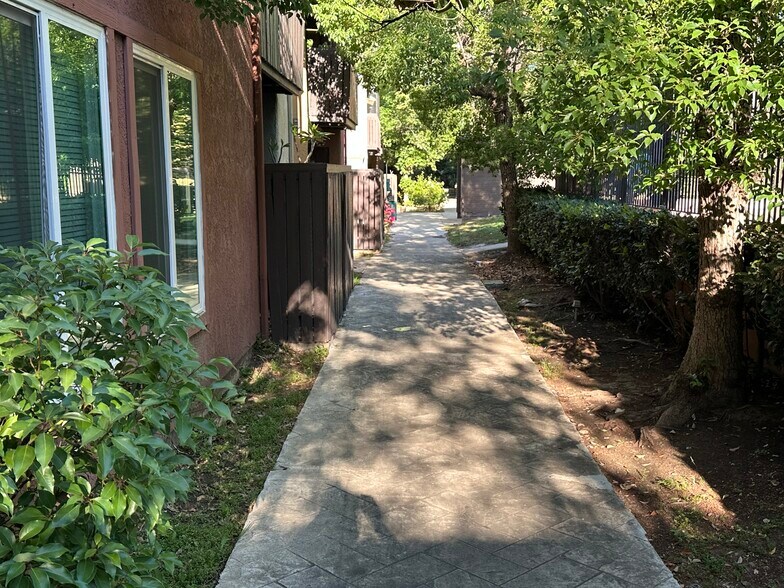 Building Photo - 18350 Hatteras St