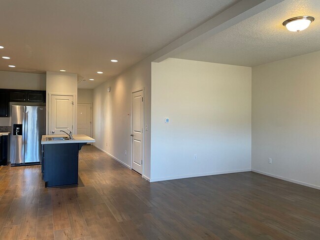 Building Photo - BEAUTIFUL 3 Bedroom 2.5 Bath Home! High Ce...