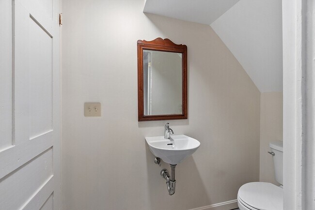 Building Photo - 25 Bulkeley Rd