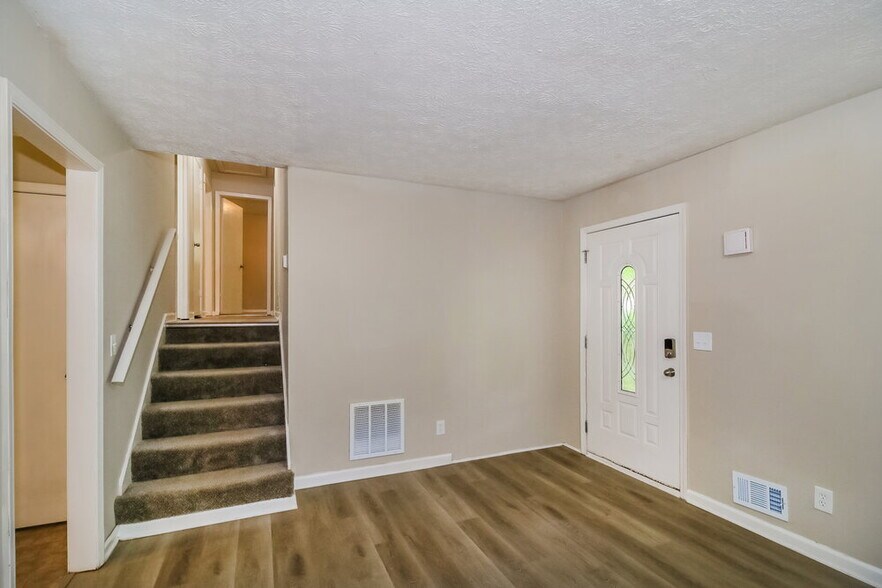 Building Photo - 233 Lucan Way