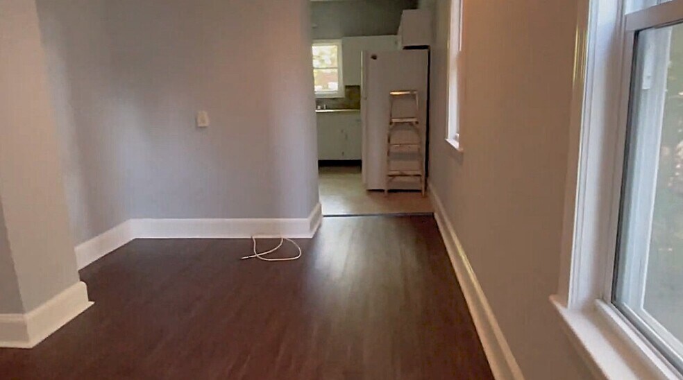 Building Photo - 5 Mossland St