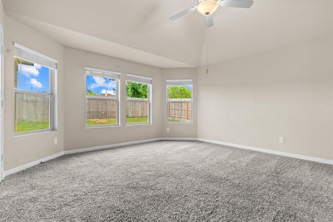 Building Photo - 2039 Rowan Wy