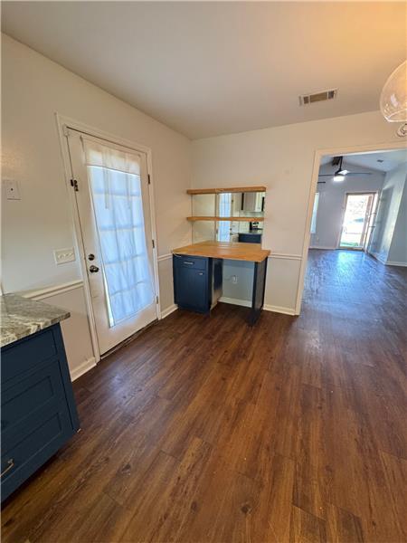 Building Photo - 1212 Knotts Dr