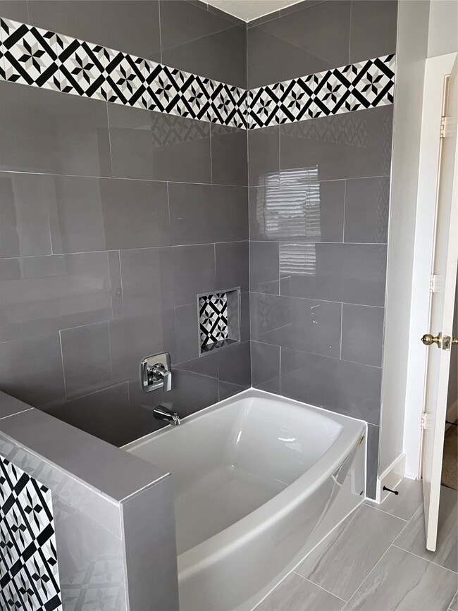 Building Photo - 19818 Lindenwick Ct