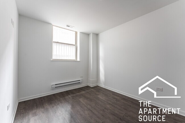Building Photo - 940 W Winona St