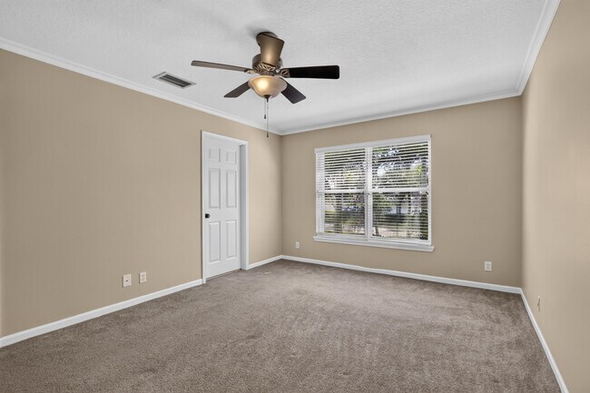 Building Photo - 8103 Bellagio Ln