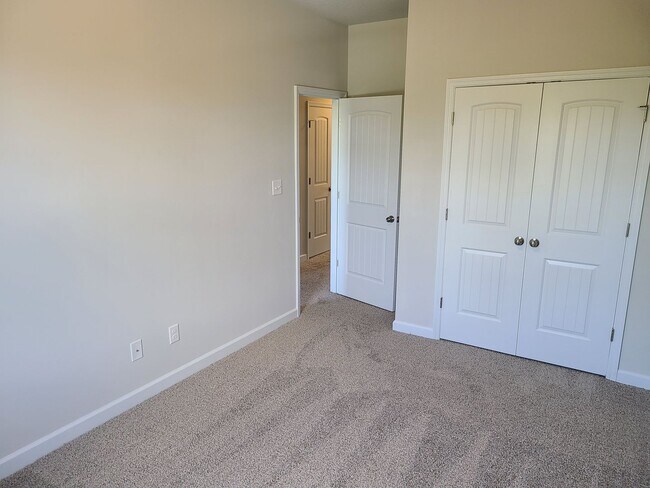 Building Photo - Beautiful 3 bedroom, 2.5 bath townhome - Holly Ridge - Rent discount!