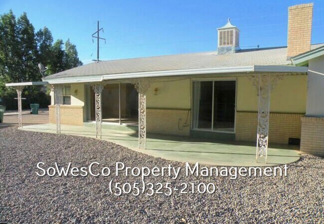 Building Photo - Three Bedroom Two Bath Home with Two Car Garage