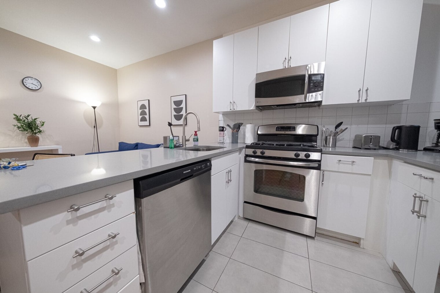 Building Photo - 230 W 113th St