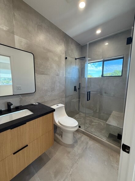 Building Photo - 9213 White Oak Ave